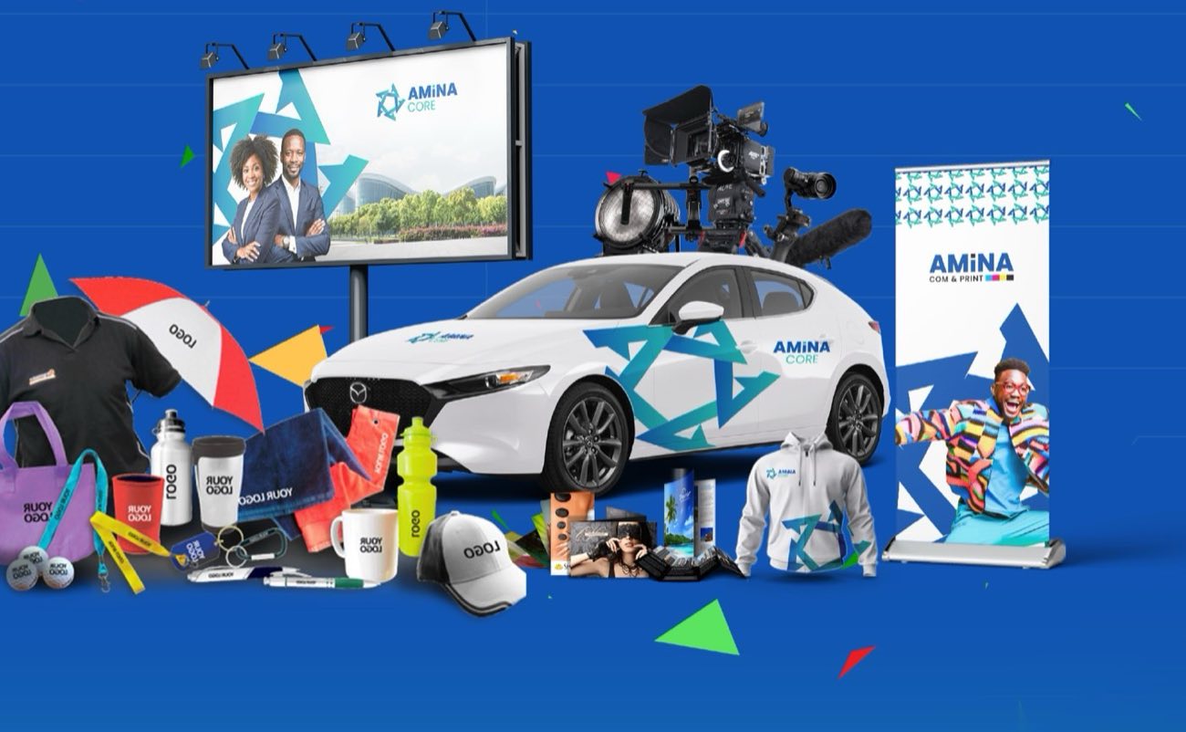 Production AMINA CORE : impression grand format, habillage véhicule, roll-up, goodies et audiovisuel